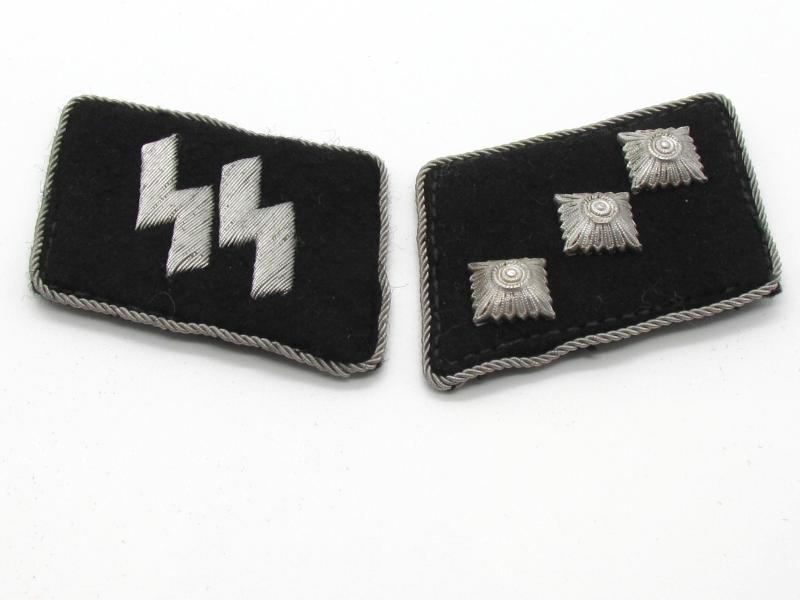Waffen-SS ‘Untersturmführer’ officer collar tab set