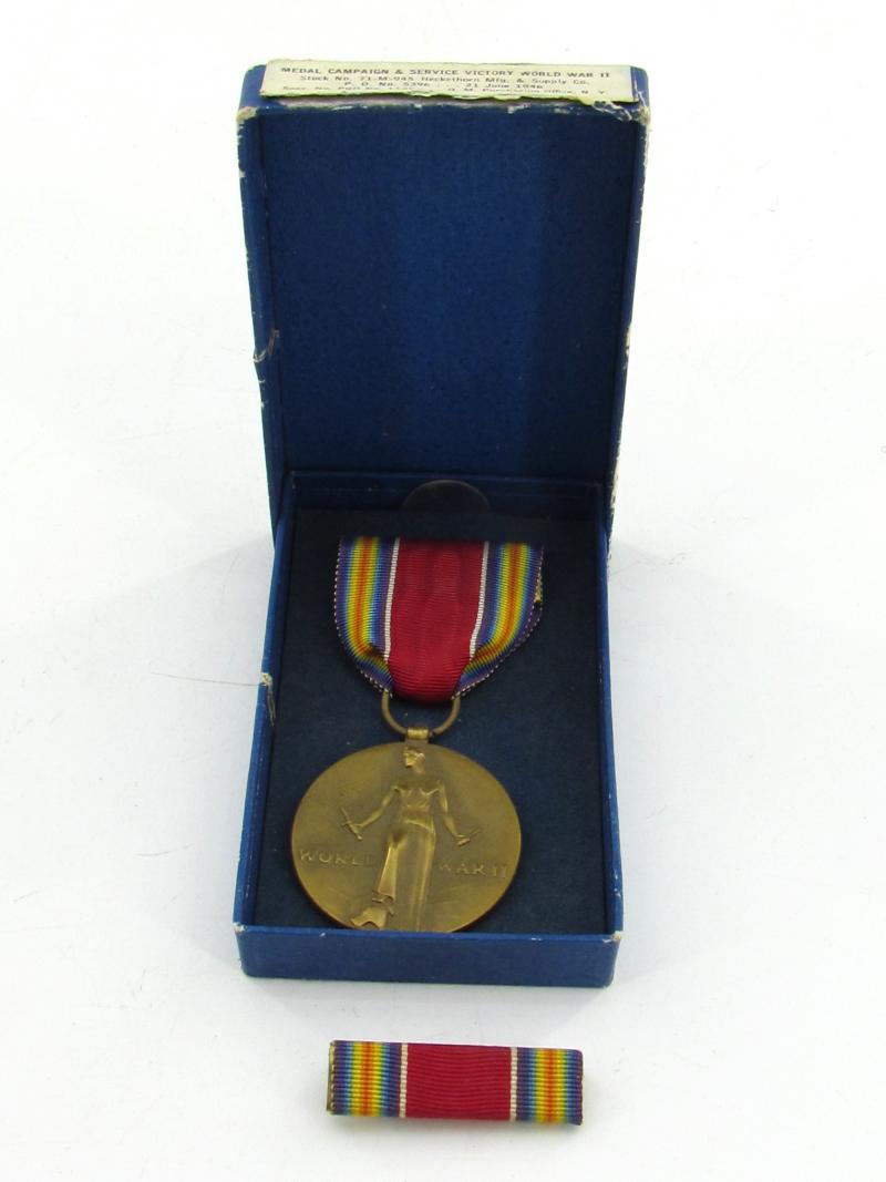 US WWII II Victory Medal in Case
