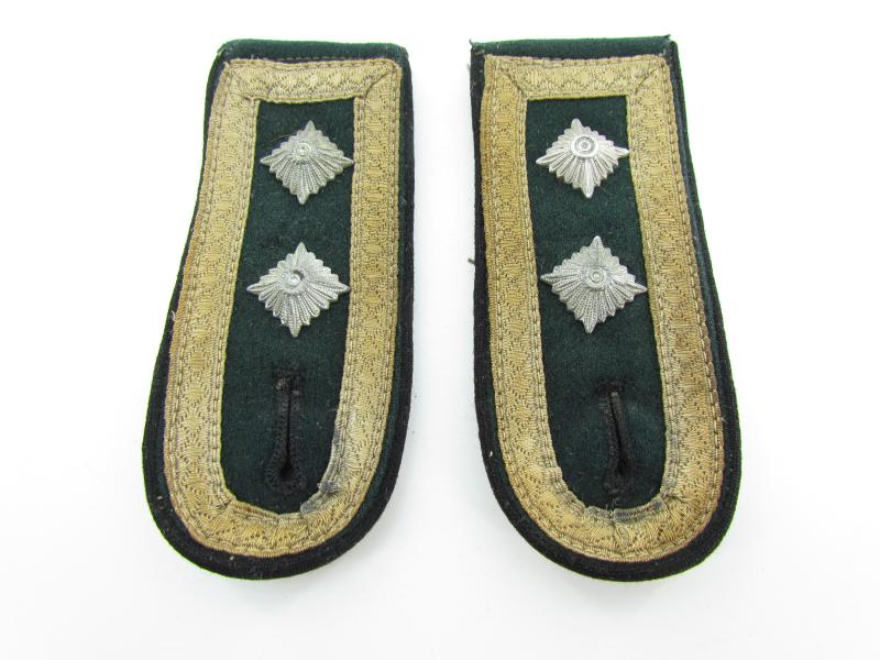 Wehrmacht (Heer) M36 Pioneer shoulder boards for ‘Oberfeldwebel’