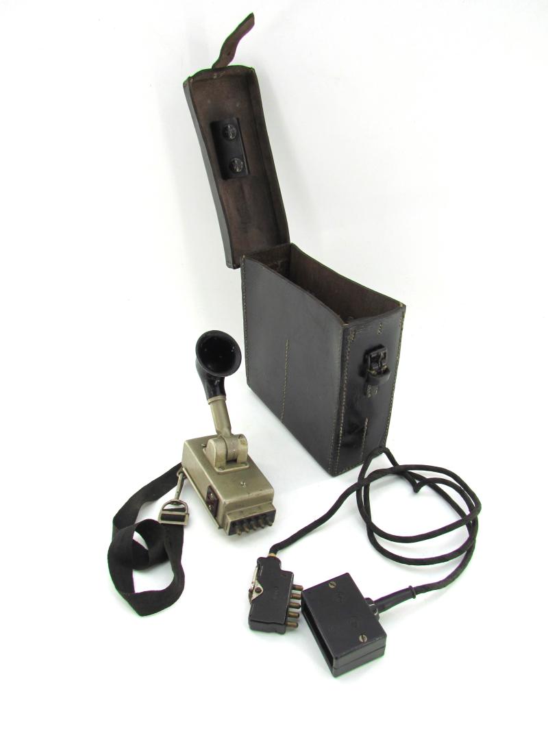 Wehrmacht Brustmikrofon 33 in Original Pouch