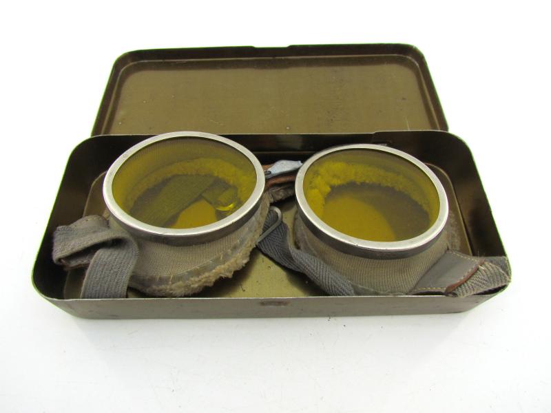 British WWII Dispatch Rider / Armoured Goggles in Case