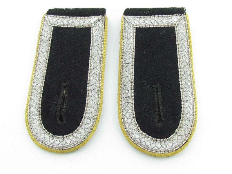 Waffen-SS Signals unit ‘Nachrichten’ shoulder boards for SS-Unterscharführer