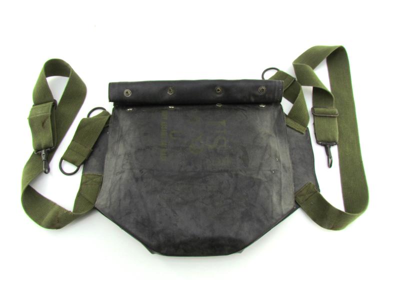 US WWII Rubberized M7 Assault Gasmask Carry Bag