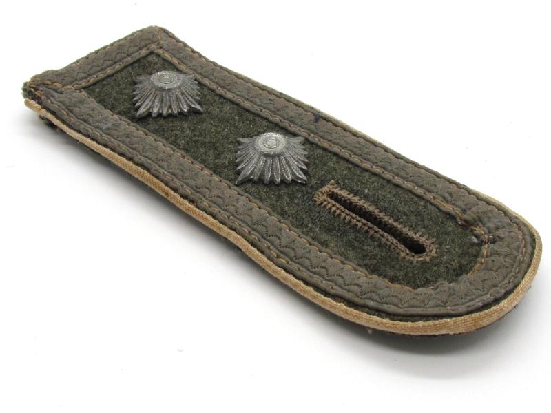 Single WH (Heer)  'Infanterie' Oberfeldwebel Shoulder-Strap