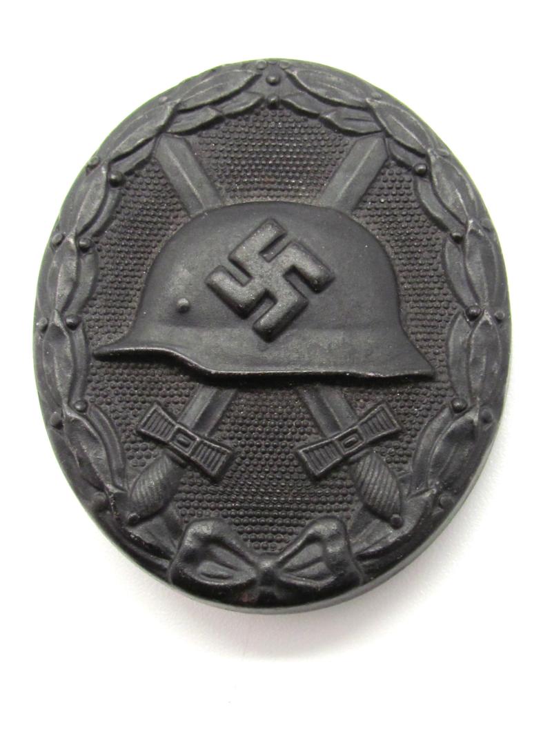 Woundbadge in black (VWA Schwarz) – maker “4”