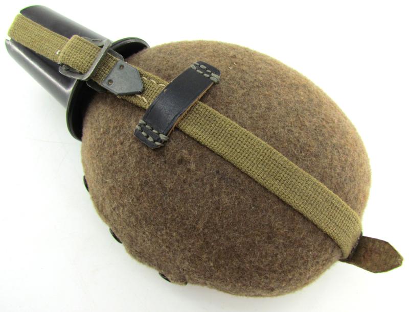 Wehrmacht M31 Canteen with Webbing strap by VDNS42