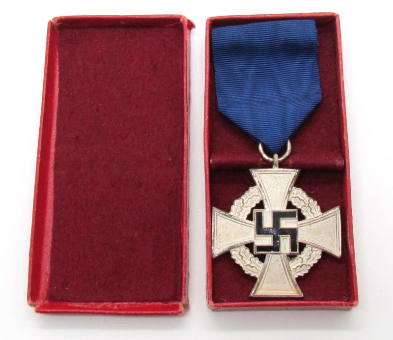 Cased 'Treudienst Ehrenzeichen 25'