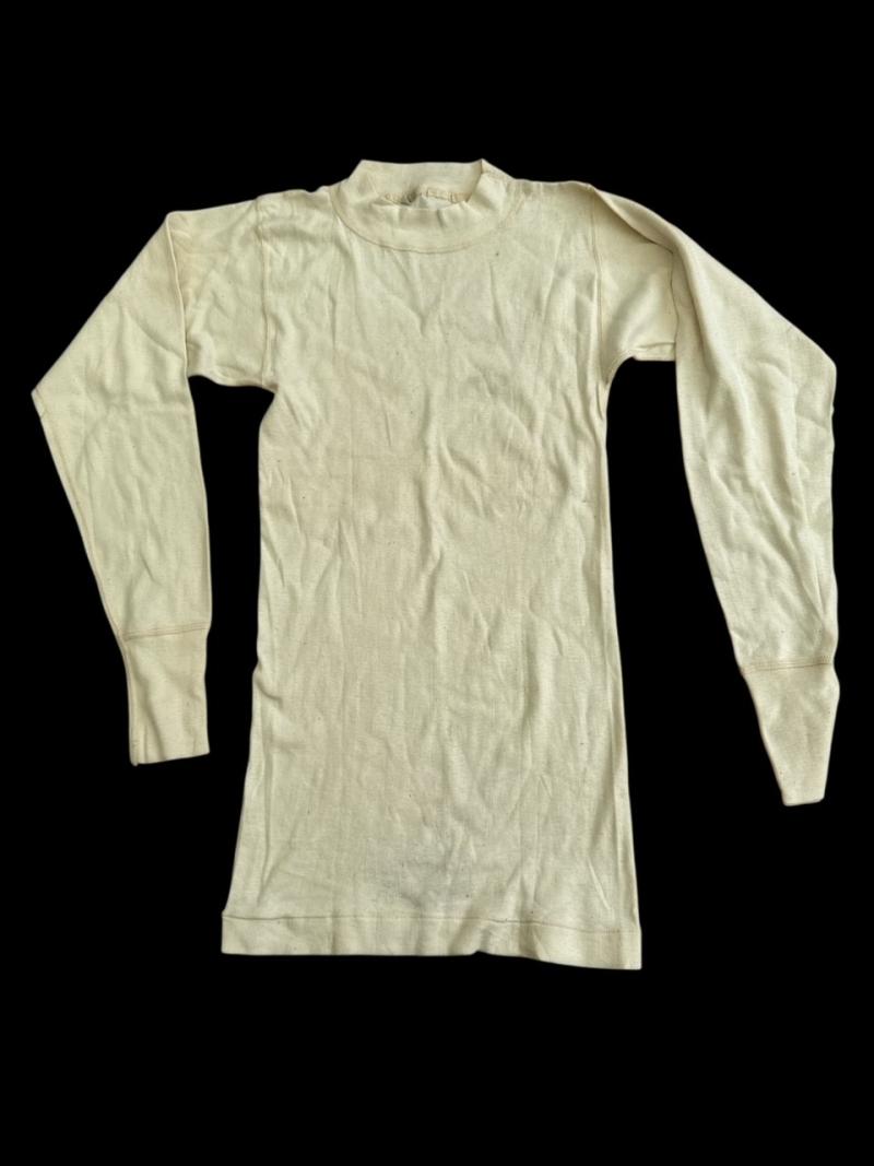 US WWII White Cotton Under shirt ( 1944 )