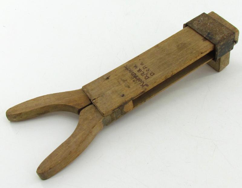 'Deutsche Wehrmacht' wooden- and metal-based (partly foldable) boot-removing device aka: 'Stiefelknecht'
