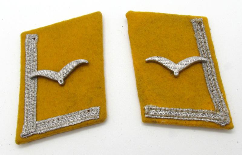 Luftwaffe EM ( enlisted-mens ) Soldat der Flieger' or 'Fallschirmjäger' collar tabs