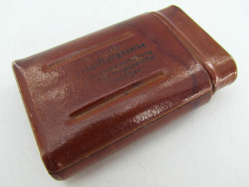 Wehrmacht anti-gas skin detoxification ointment (Hautentgiftungssalble) flask in container