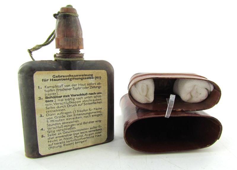 Wehrmacht anti-gas skin detoxification ointment (Hautentgiftungssalble) flask in container