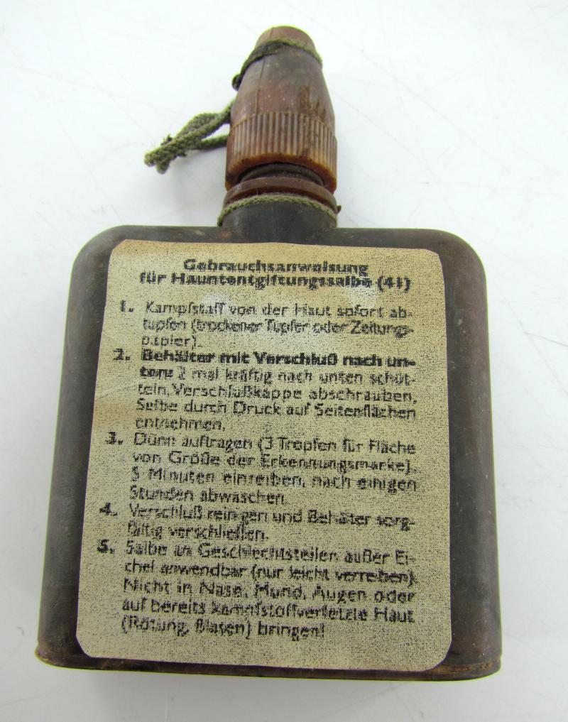 Wehrmacht anti-gas skin detoxification ointment (Hautentgiftungssalble) flask in container