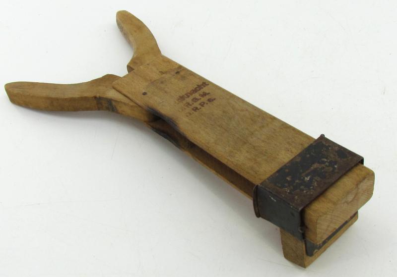 'Deutsche Wehrmacht' wooden- and metal-based (partly foldable) boot-removing device aka: 'Stiefelknecht'