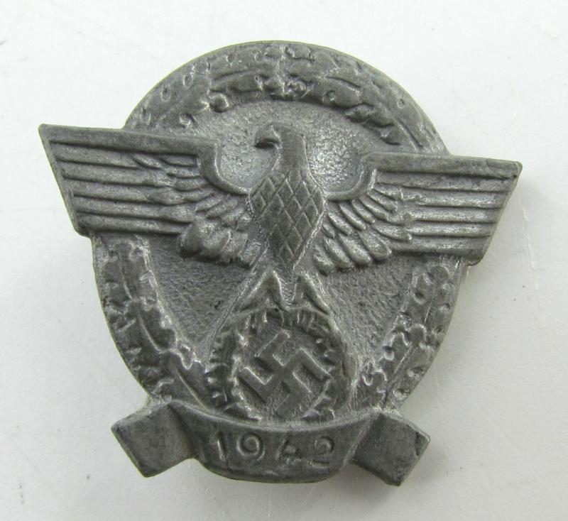 Tag der Polizei 1942 WHW (Winterhilfswerke) pin ( W12 )