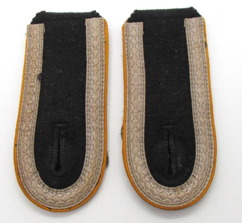 Waffen-SS reconnaissance ‘Aufklärungs-Abteilung’ shoulder boards
