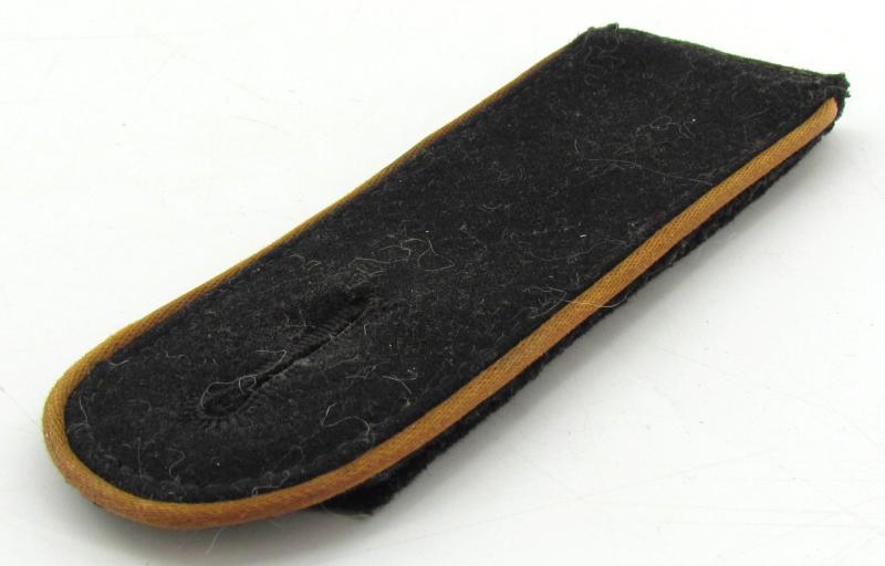 Waffen-SS EM/NCO Aufklärung/Kradschützen Shoulder Board